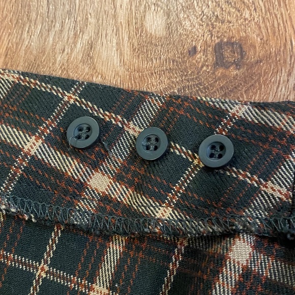 Brandy Melville Green Plaid Skirt - Picture 7 of 7